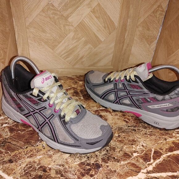 Asics women's gray running shoes sneaker size 7.       489 - Picture 1 of 11